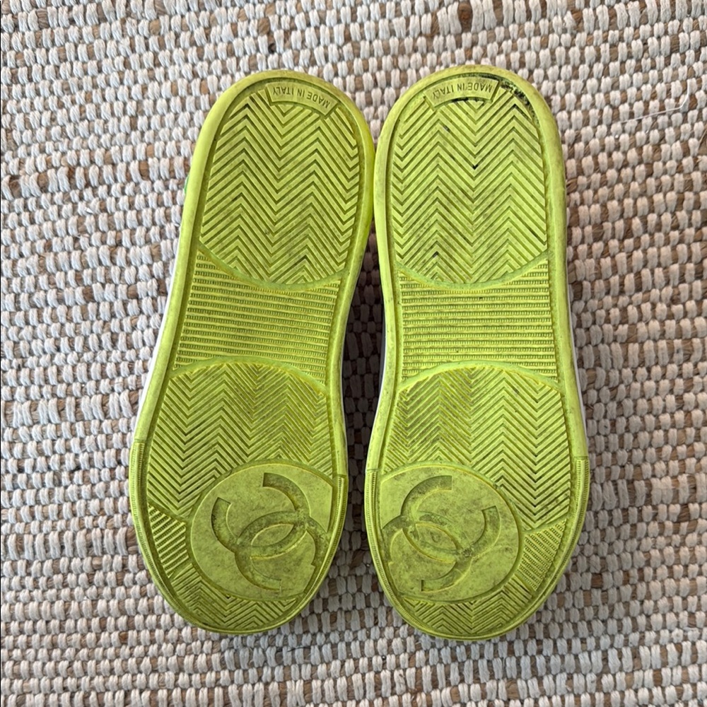 CHANEL CC Logo Neon Sneakers LIKE NEW - Picture 3 of 8